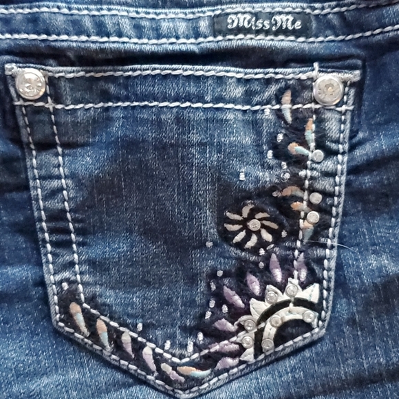 Super Cute Miss Me Shorts - Picture 4 of 8